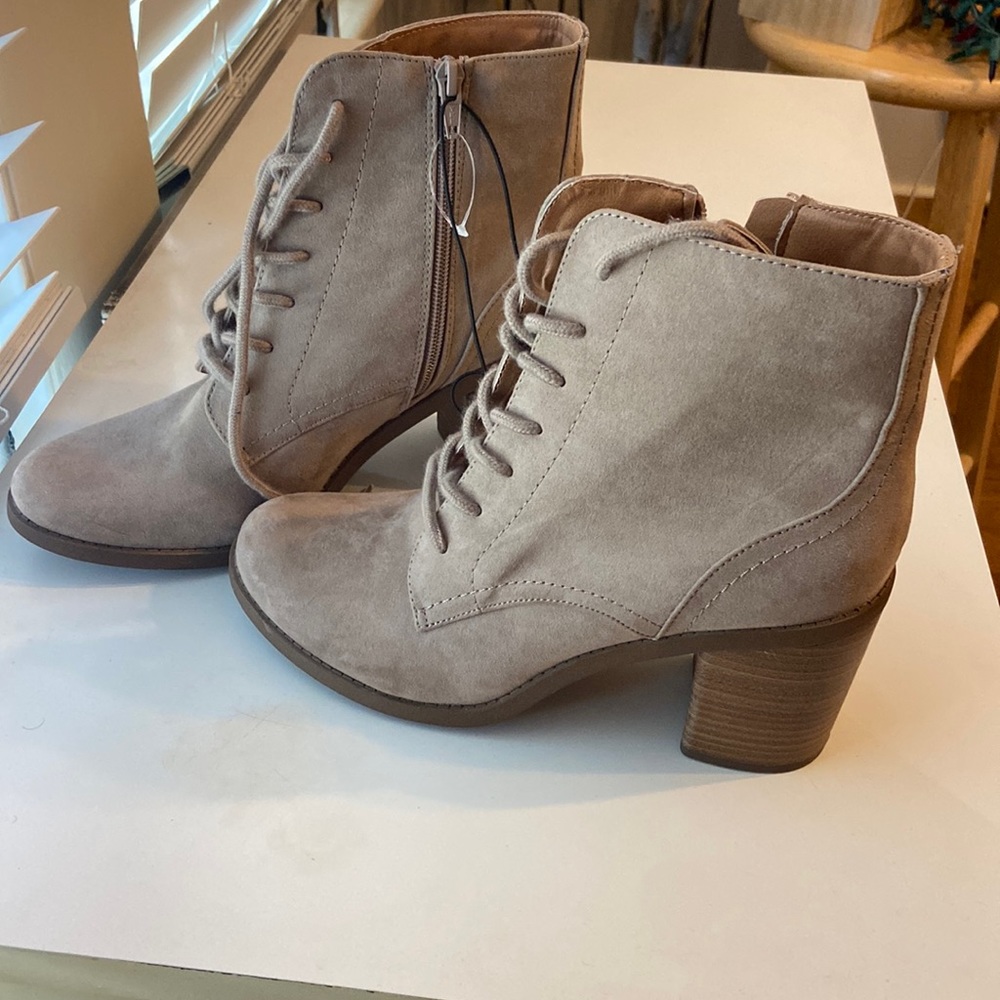 Brand new tan lace up boots!